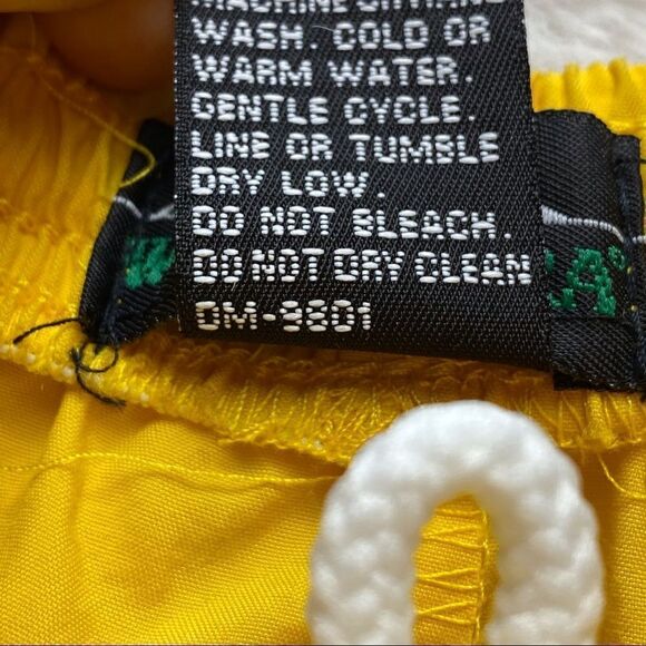 White Sierra VintageYellow Nylon Shorts Size Large - Picture 4 of 9